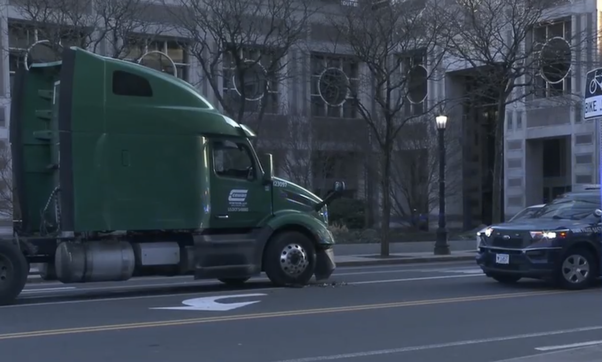 Officer drives into path of runaway semi truck to stop driver’s medical emergency