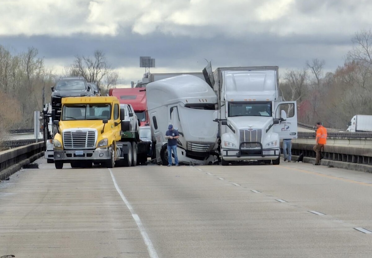 Crashes involving ‘several 18-wheelers’ shut down I-10 Atchafalaya Basin Bridge