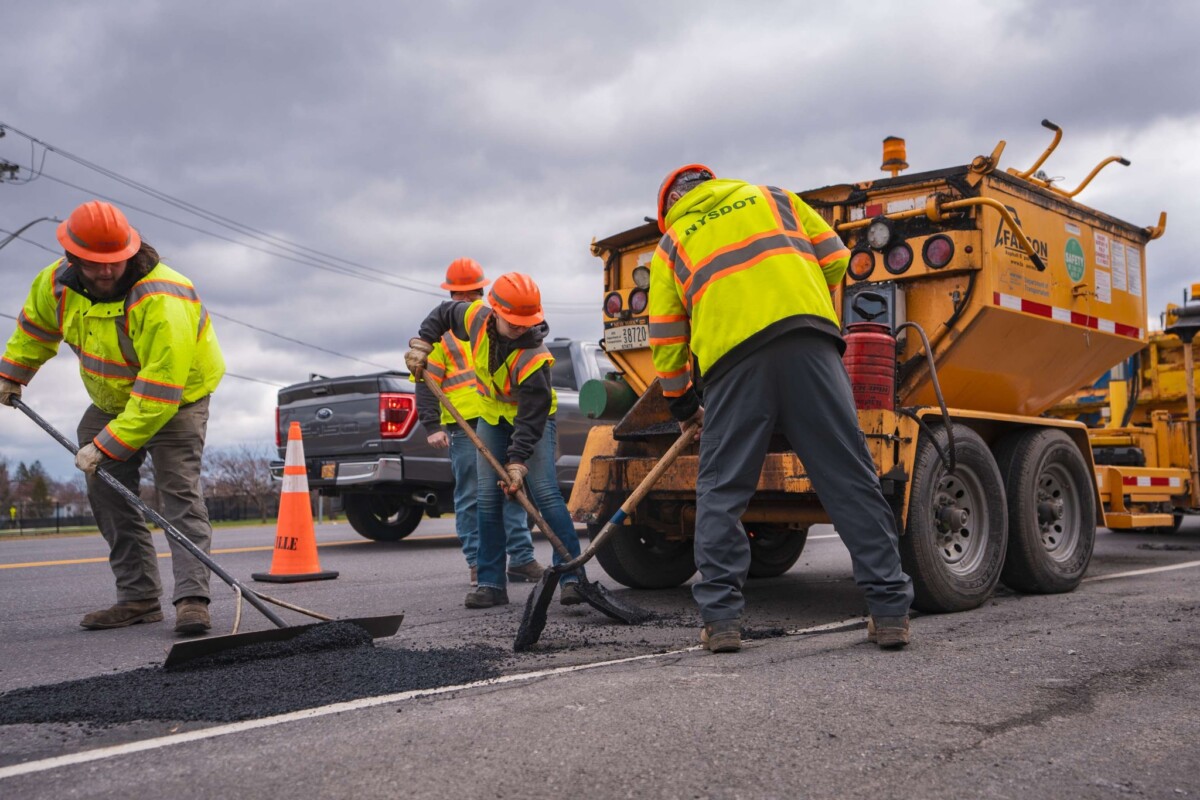 New York State DOT plans to fill in 175,000 potholes in April