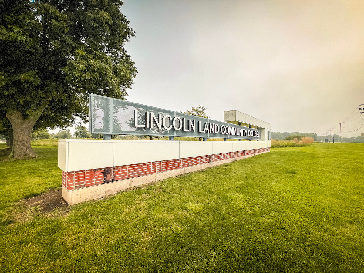 Illinois community college gets $77k to train veterans into truck drivers