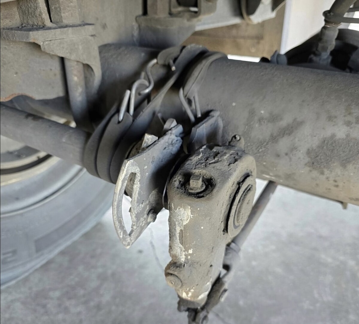 Troopers find 24 violations on commercial  truck traveling on restricted California roadway