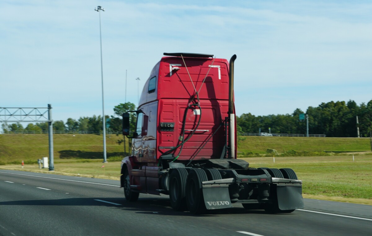 Nineteen non-domiciled CDL drivers file lawsuit accusing FMCSA and Florida of ‘ongoing and irreparable’ harm over licensing rules