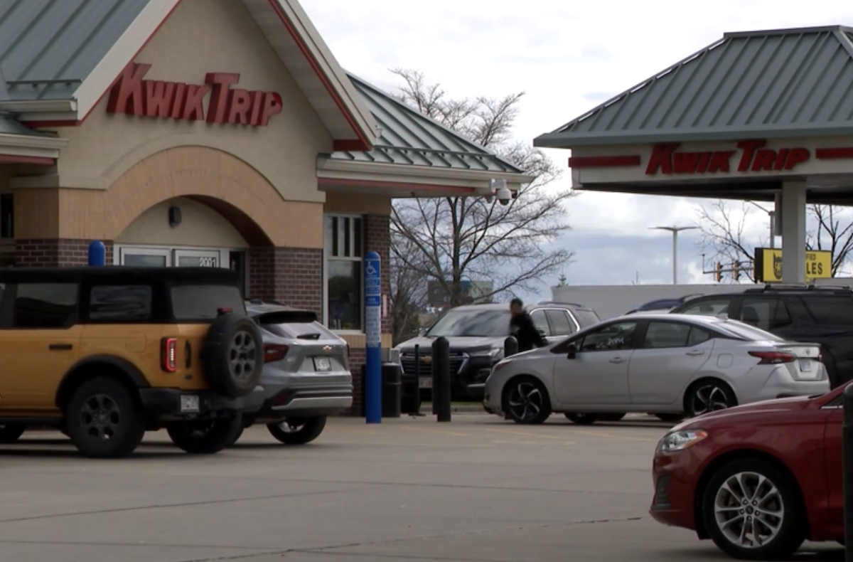 Truck driver struck and killed by lightning while walking across Kwik Trip parking lot