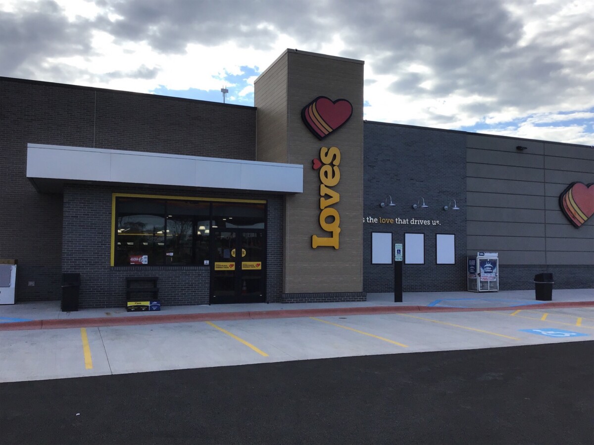 Love’s opens new Illinois truck stop with 91 truck parking spots, reopens Florida store