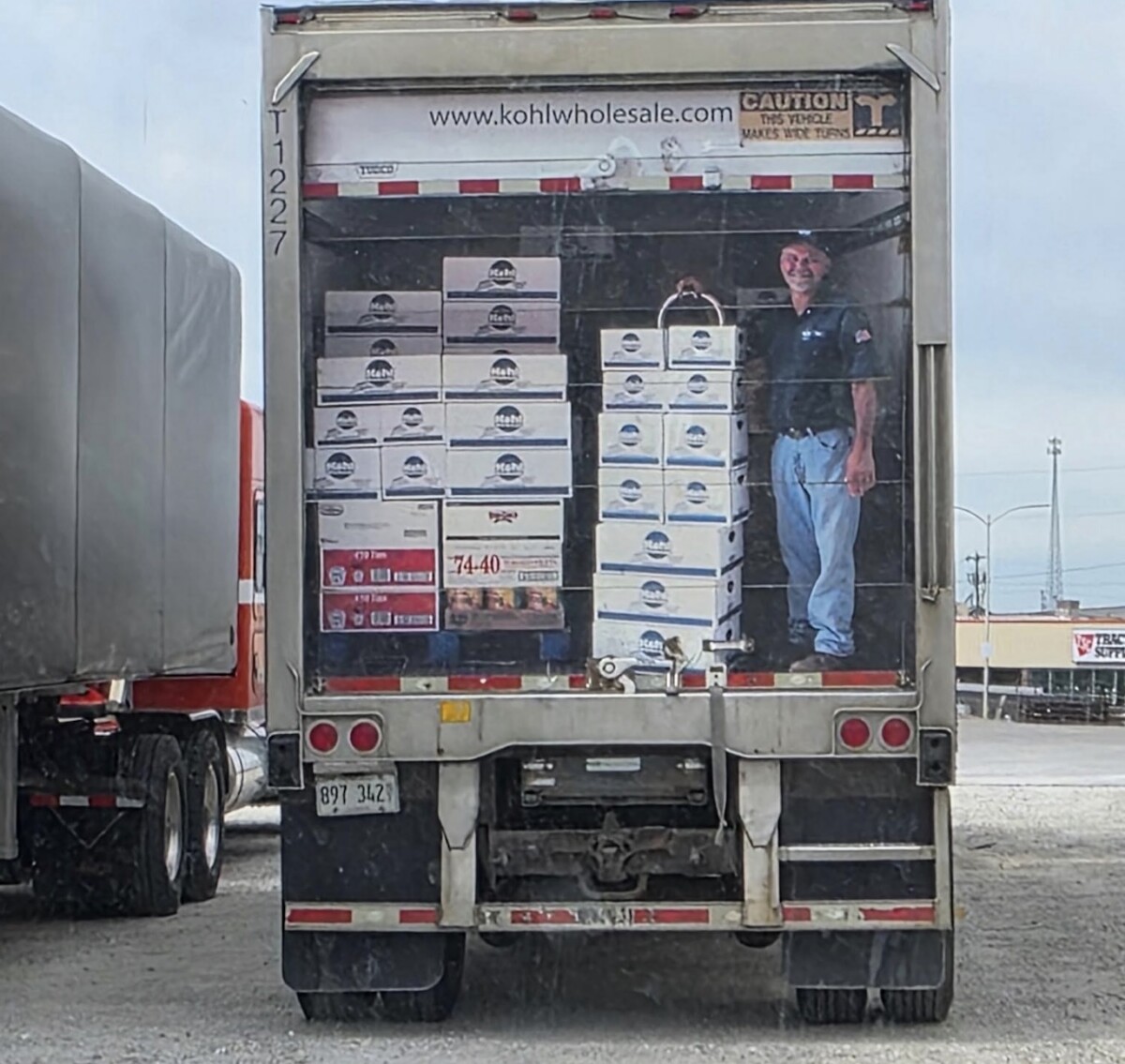 Concerned citizens call Missouri cops about commercial truck’s decal