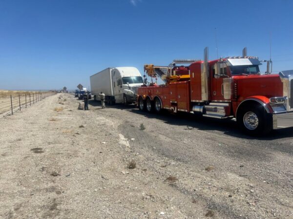 Semi truck that bypassed California scale house impounded after troopers find no registration or transponder Semi truck that bypassed California scale house impounded after troopers find no registration or transponder