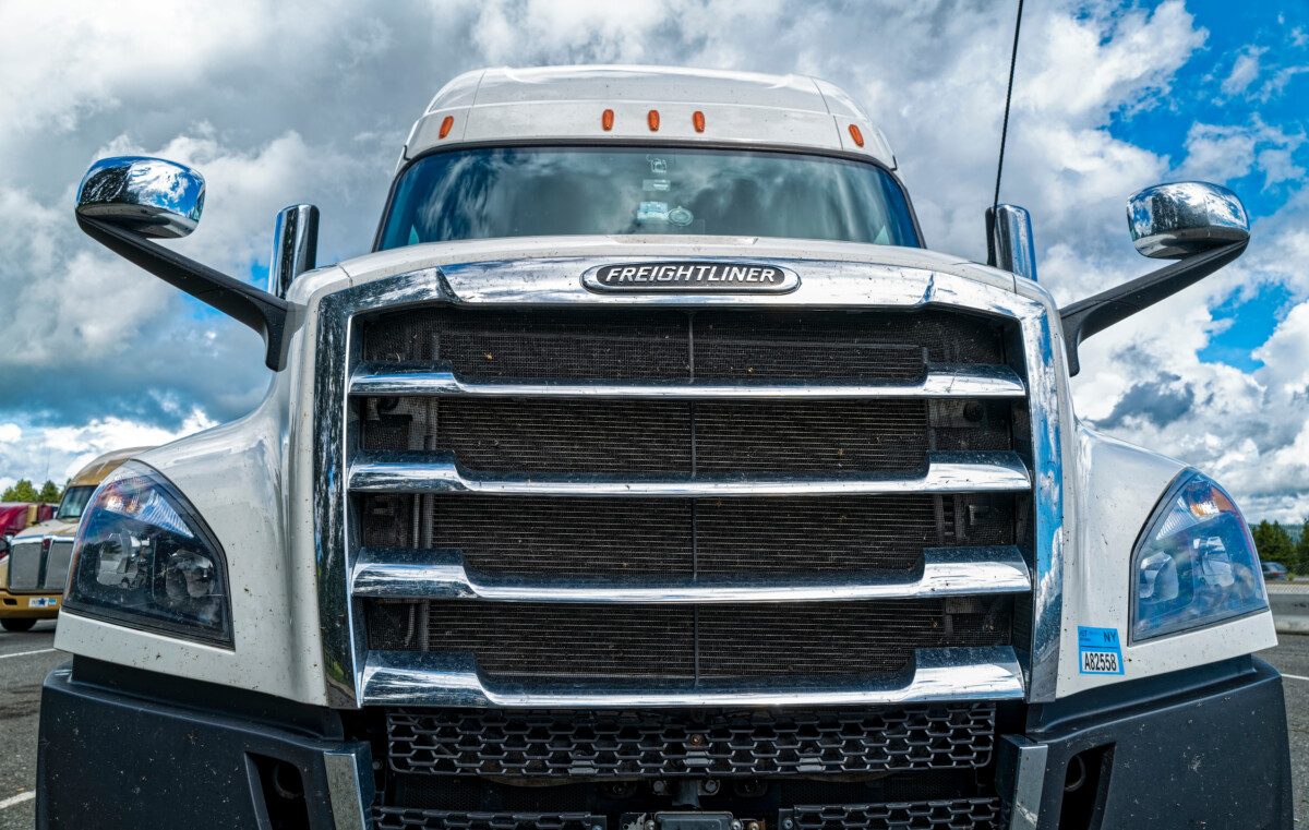 Daimler updates software on 330,000 trucks to end 5 MPH DEF ‘limp mode’