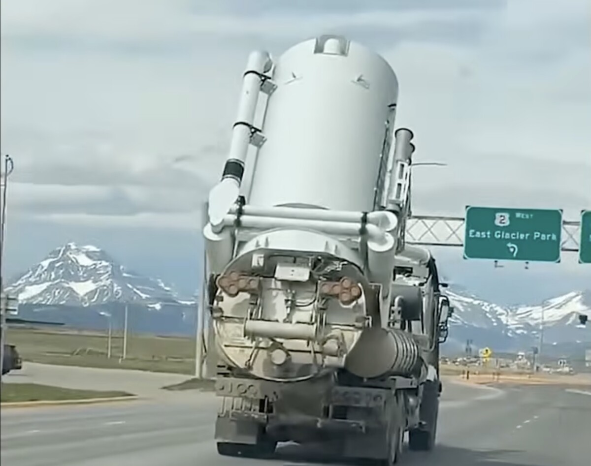 Motorist films as commercial truck dings traffic light and highway sign