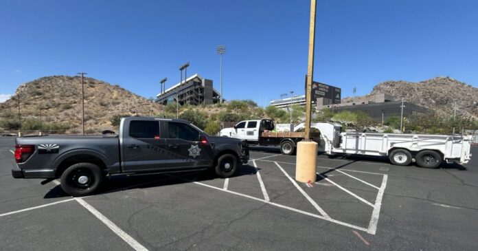 AZDPS trooper performing traffic stop on non-compliant pickup and trailer