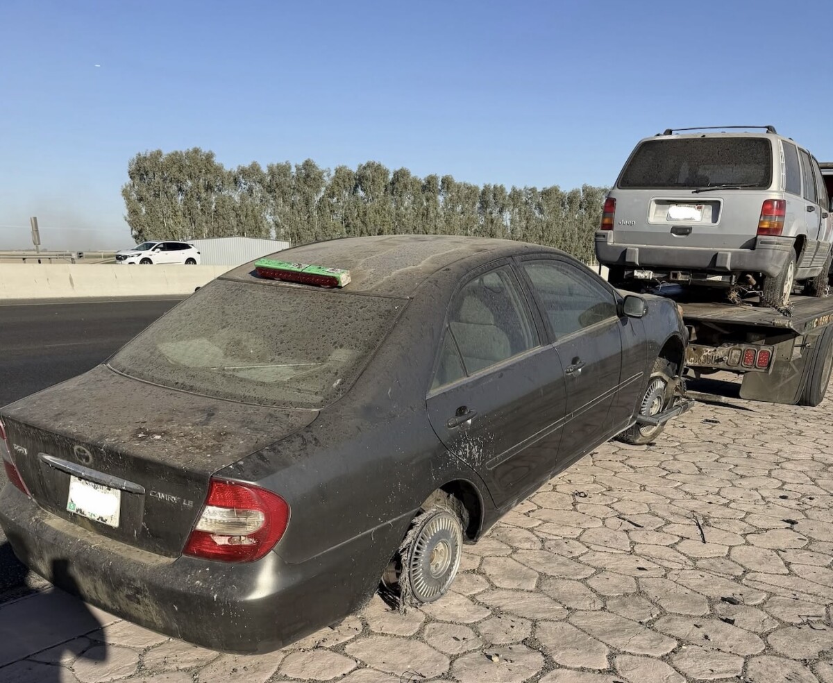 CHP commercial vehicle officer calls out driver for towing car on rims