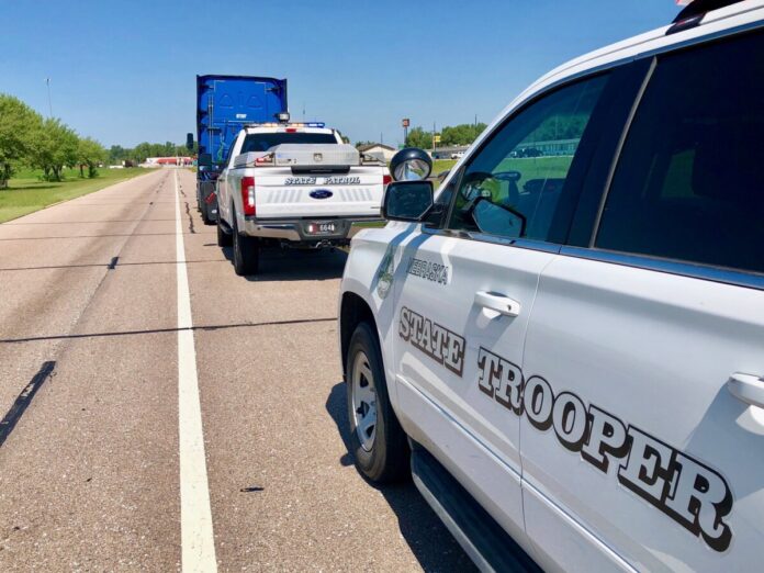 NSP Carrier Enforcement image of commercial vehicle traffic stop
