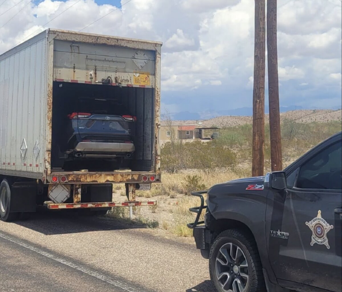 Texas sheriff stops transmigrante carrier hauling stolen cars bound for Mexico