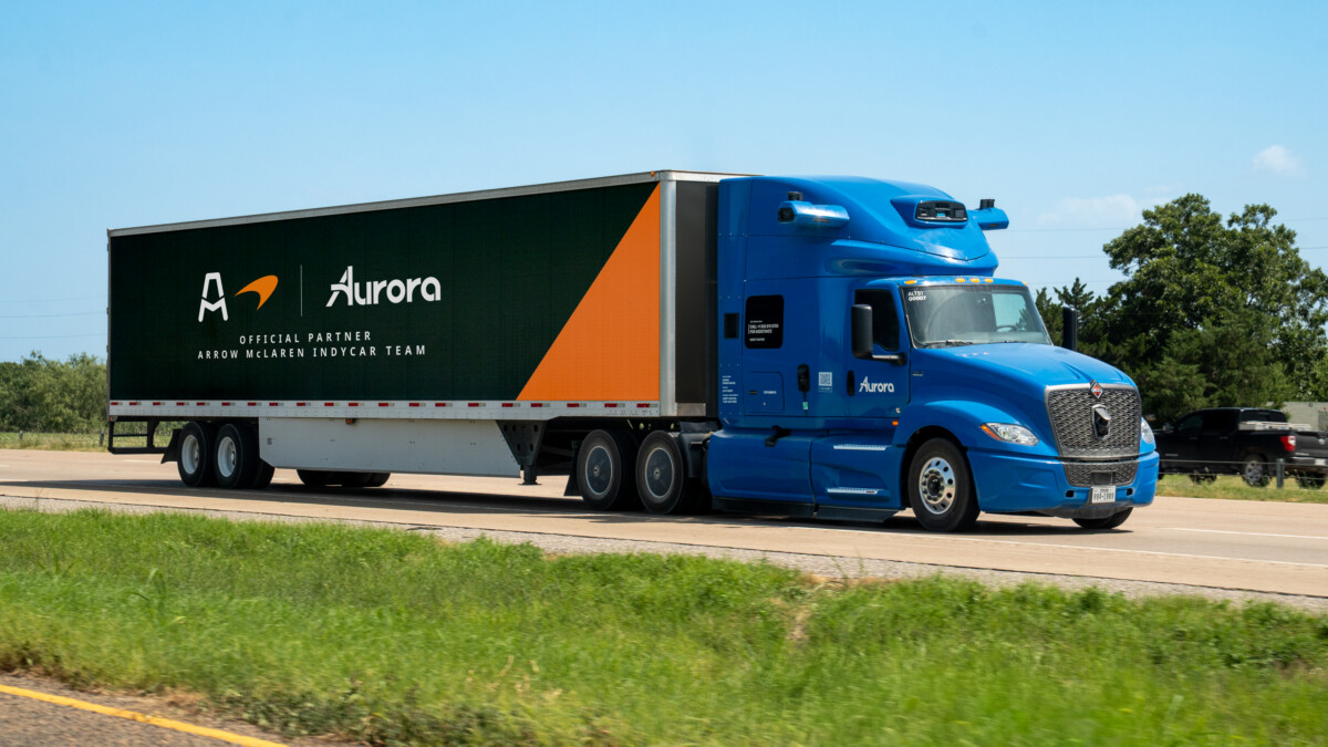 IndyCar Team announces partnership with driverless semi truck company