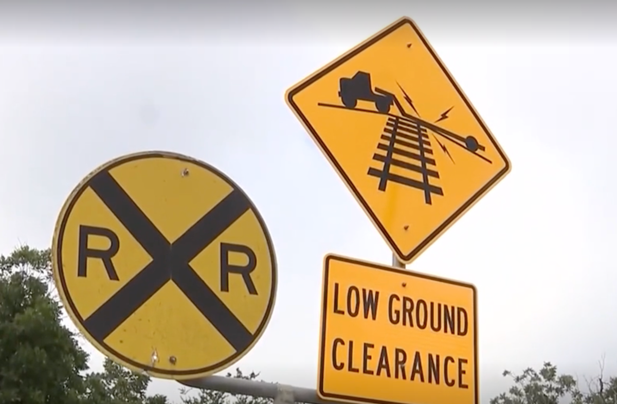 Standoff between TxDOT, railroad, and city leaves railroad crossing unpainted despite continued crashes